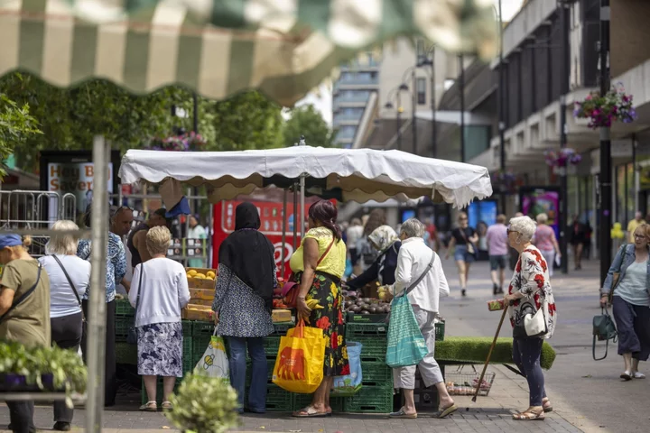 UK’s Inflation Crisis Expected to Last Another 10 Months