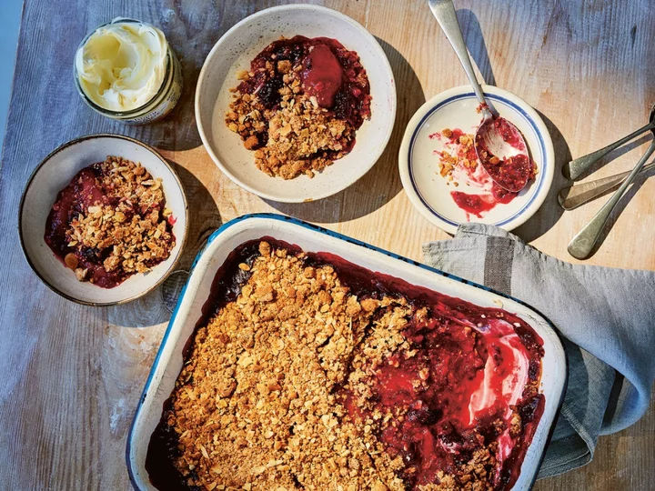 Simple, versatile, delicious: Blackberry and peach crumble