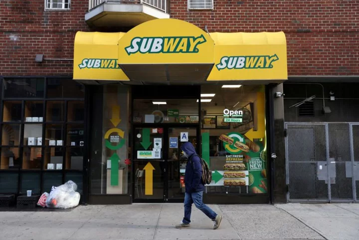 Subway struggles to get big new franchisees to buy its US sandwich shops